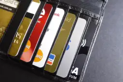 クレジットカードは複数枚持てる